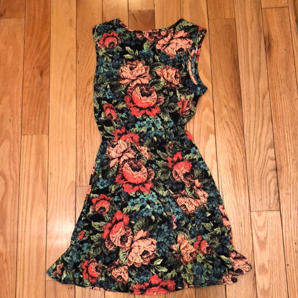River Island Floral Sleeveless Dress - Picture 3 of 4